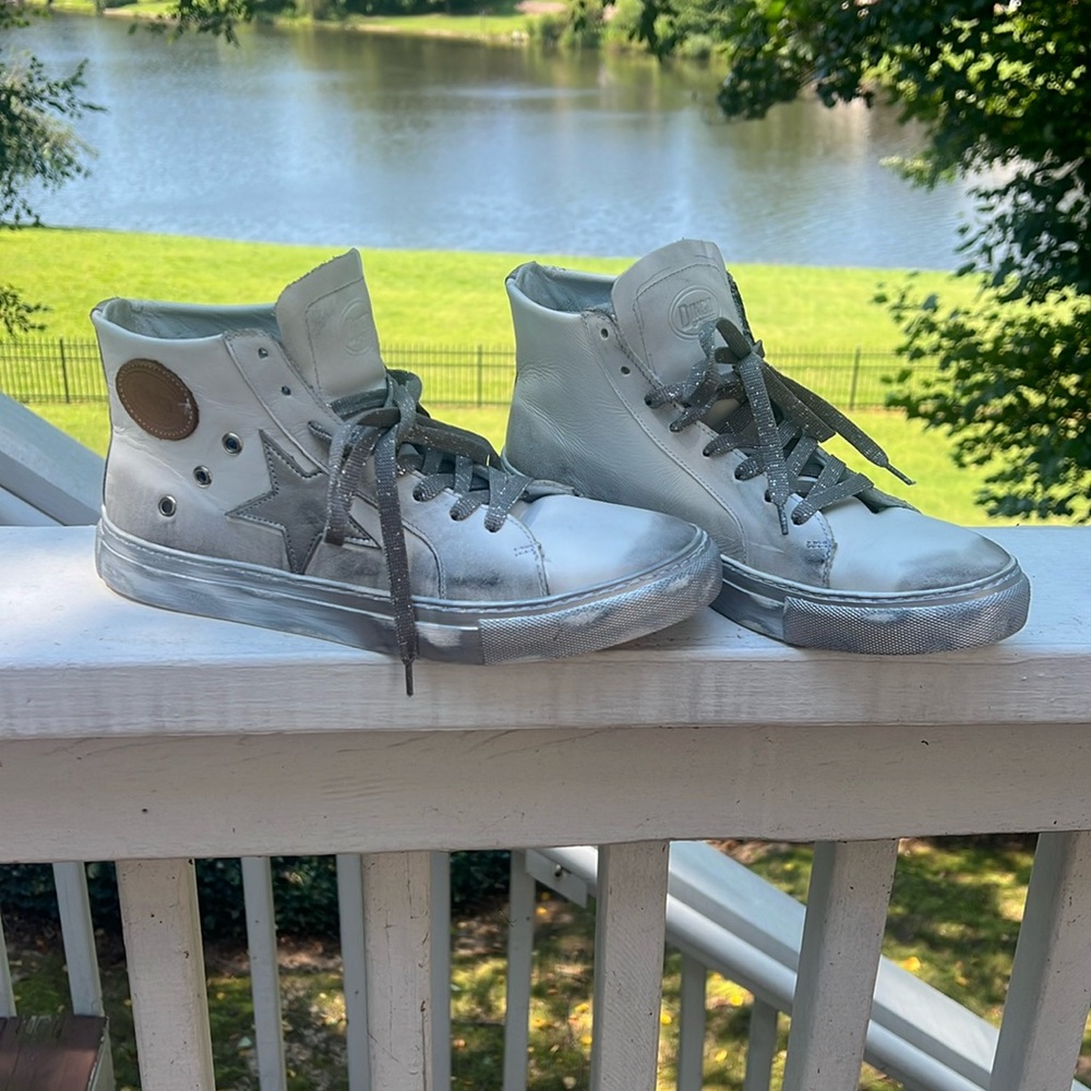 Dingo  1969 Distressed Silver Star White Leather High Tops Womens Size 9M